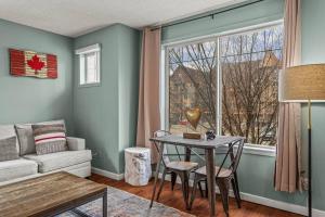 Charming and Stylish renovated Condo near Banff