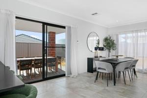 The Sunlit Expansive Hideaway