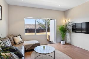 Top Floor Coastal Chic in Maroubra