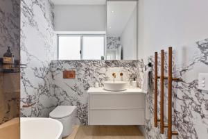 Top Floor Coastal Chic in Maroubra