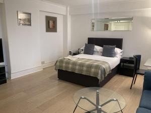 NELL GWYNN HOUSE - Spacious, Elegant, Studio Apartment, Sloane Square, London