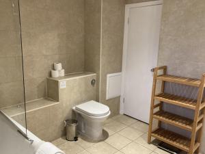 NELL GWYNN HOUSE - Spacious, Elegant, Studio Apartment, Sloane Square, London