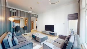 Vacationer Holiday Homes l Cozy 1 Bed l Partial Sea View l Prime Location