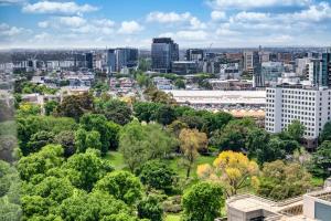 CBD Premium Park View Suite with Pool Gym Sauna
