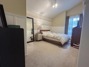 Lucky Home-Entire suite large bedrooms in Coquitlam