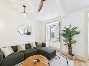 Bright 2BR w Office Space – Alfama Charm | By Airnest