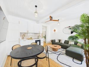 Bright 2BR w Office Space – Alfama Charm | By Airnest