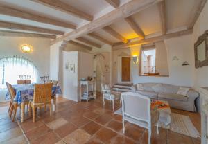 Villa Domo Mea - By Searly