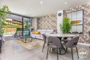 ViVi Homes - Apollo Luxury, Pool, Gym & Beach