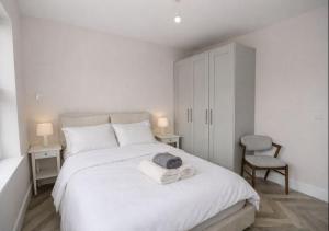 2 Double Bed Spacious House with Free Parking