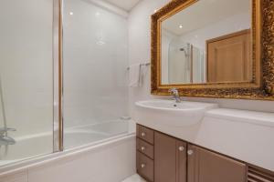 Cliff View Apartment - By Wehost