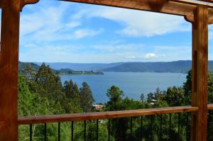 Cabaña con vista al mar y bosque nativo