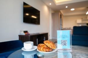 Capital M Blue Saphire Line 1 Bed by YourHost