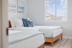 Sandpiper Dunes: Walk to Beach & Local Hotspots