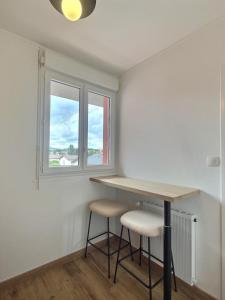 Cozy La Rocade apartment with free parking