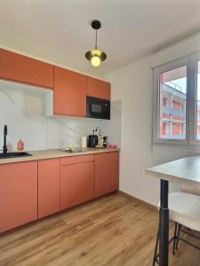Cozy La Rocade apartment with free parking