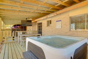Hot Tub, Pool and Game Room San Antonio Family Gem