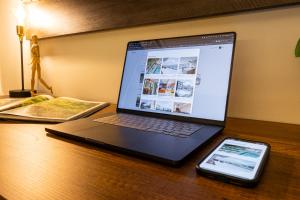 Skyline View, Private Jacuzzi, AC and King Bed