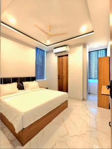 Hotel Trivana Near Bombay hospital