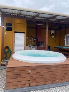 Casa de férias familiar com linda vista à 300m da Meia Praia de Navegantes