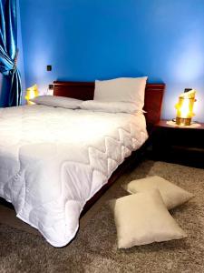 Adomar Lighted Terrace Retreat, 2BR Comfort