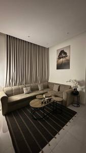 شقة بصالة وغرفه نوم