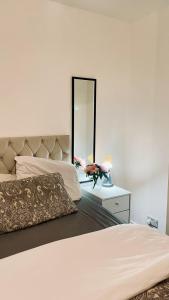 Luxury Spacious Double Room, Mill Hill, London NW7 3BD