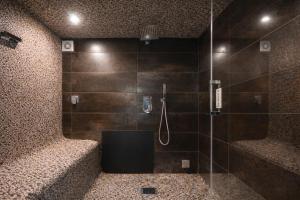 Entire Loft in Via Margutta 2BR -2BA Private steam bath Inside The loft