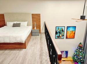 PentStudio Westlake - Cozy Duplex Apartment