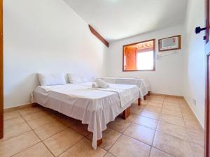 Flat com 1 quarto com ar split, sala e cozinha completa, No condomínio Portal do Atlântico a 100m praia de Taperapuã (Barraca do Gaúcho) , portaria 24hrs, piscina.