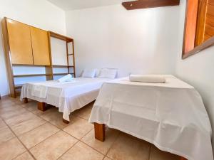 Flat com 1 quarto com ar split, sala e cozinha completa, No condomínio Portal do Atlântico a 100m praia de Taperapuã (Barraca do Gaúcho) , portaria 24hrs, piscina.