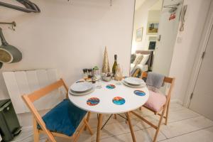 Small studio in central Brighton for 2