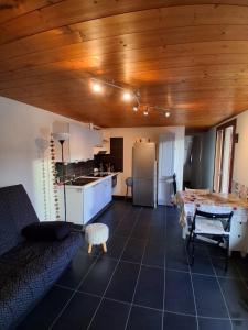 Rez de chalet ,plein sud,belle vue dégagée