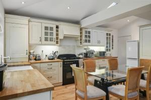 Theos Place near Gatwick Airport