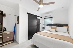 Cozy Keys 1BR • Walk to Beach • Dining