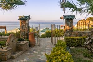 Talizeti Home - Adults Only