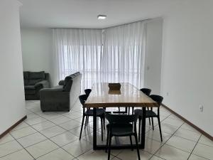 B028 - Cobertura com vista para o mar em Bombinhas