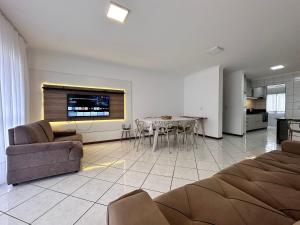 B029 - Cobertura com 3 quartos e vista para o mar