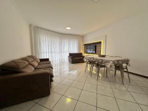 B029 - Cobertura 3 quartos com vista para o mar