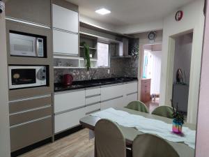 Refúgio aconchegante a 1,2 km da Praia