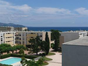 Appartement spacieux avec piscine et parking près de la plage - FR-1-251-906