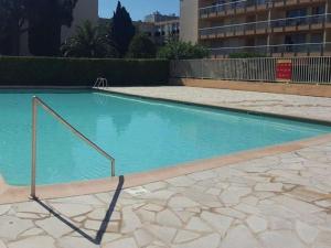 Appartement spacieux avec piscine et parking près de la plage - FR-1-251-906
