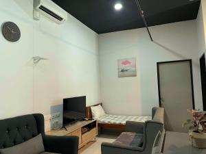 2BR Airport Panoramic View Family Suite