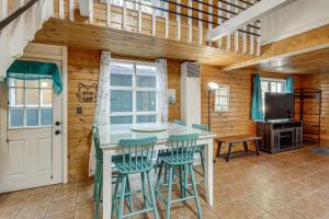 Walk to Trolley! Big Bear Family Cabin with Deck