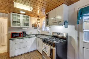 Walk to Trolley! Big Bear Family Cabin with Deck