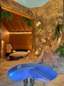 Cave Chalet - Waterfall Chalet