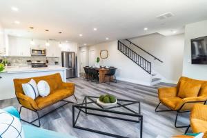 Escape in Modern 4BR Home Sleeps 10 with Parking