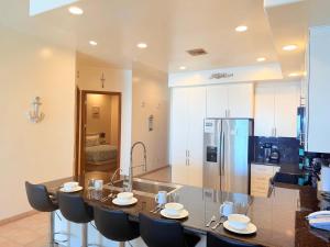 Las Palomas OV 2BR 2BA Penthouse Cortez 1604