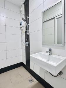 103 1B1B Nusa Bestari-Near Bkt Indah Riverview Inn