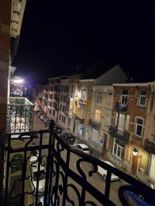 Pb55, Private Room with balcony Coffee& City Vibes